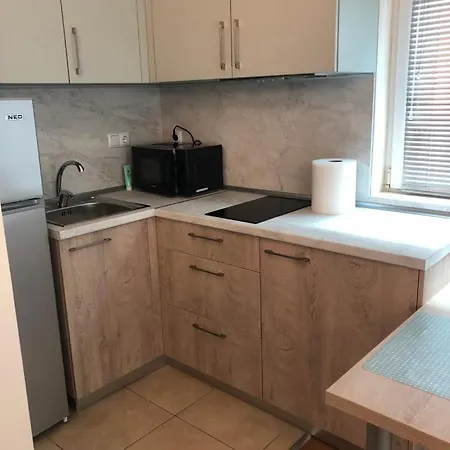 아파트 първа линия лазур 포마리